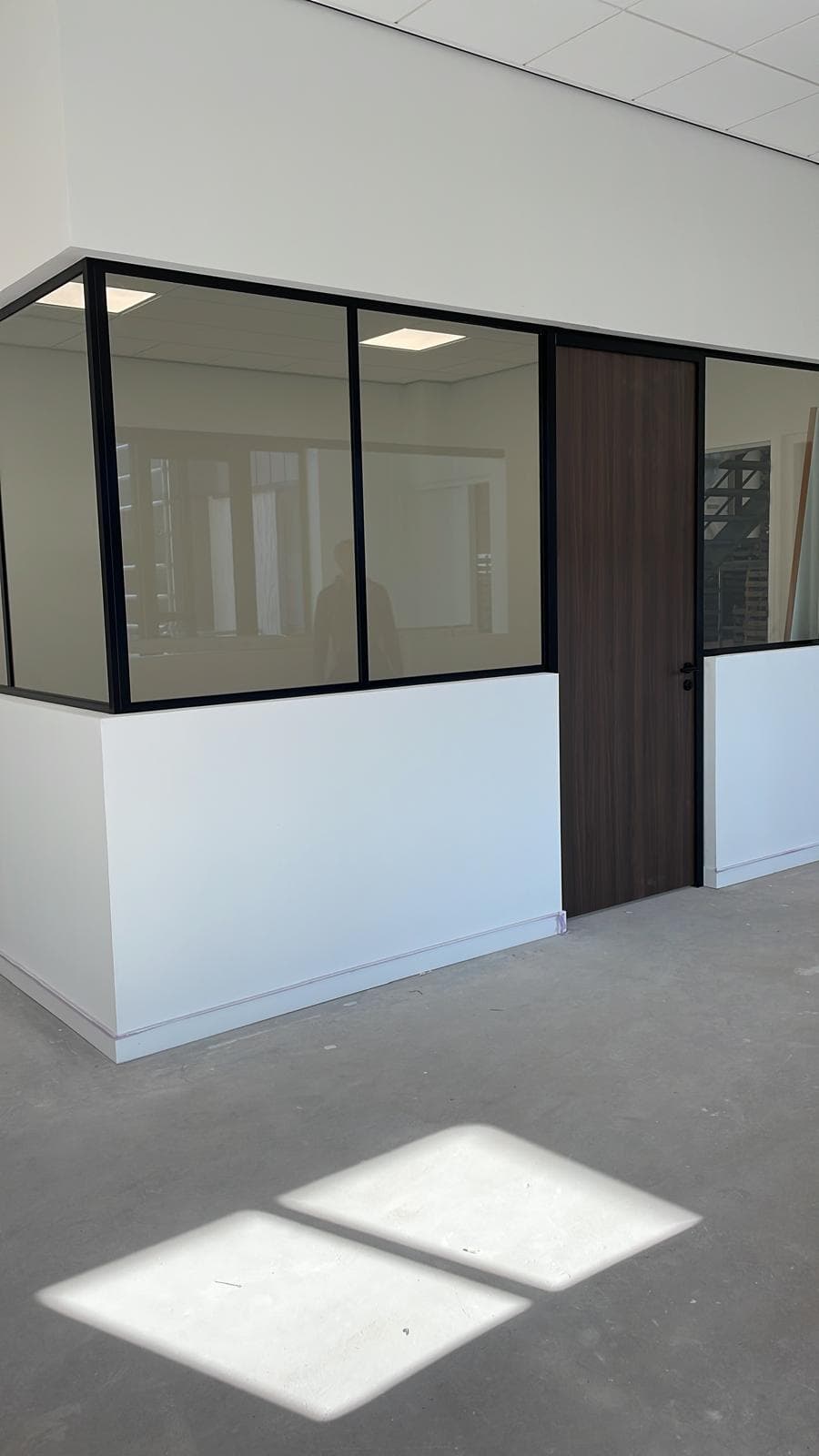 Kantoorbouw — glaspartijen